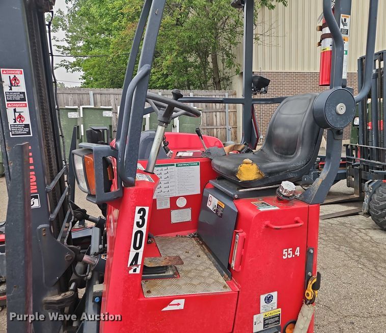 image for item EJ0047 2016 Moffett M8 55.4 forklift