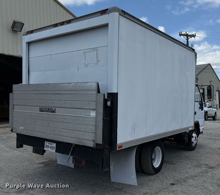 image for item EJ3827 2007 Isuzu NPR box truck