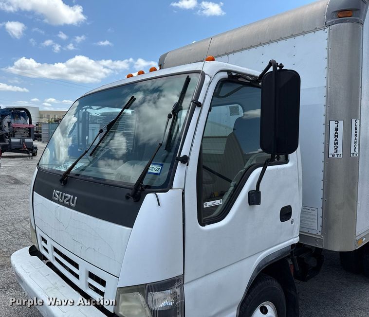 image for item EJ3827 2007 Isuzu NPR box truck