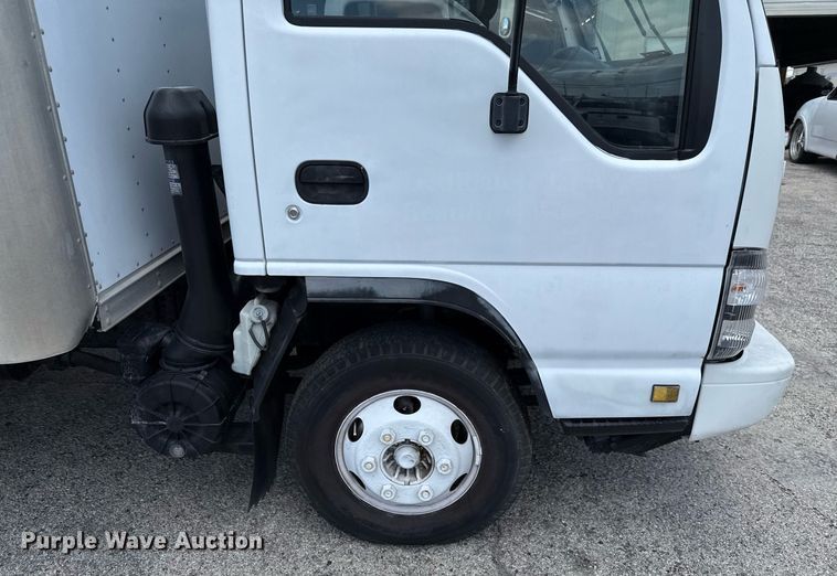 image for item EJ3827 2007 Isuzu NPR box truck