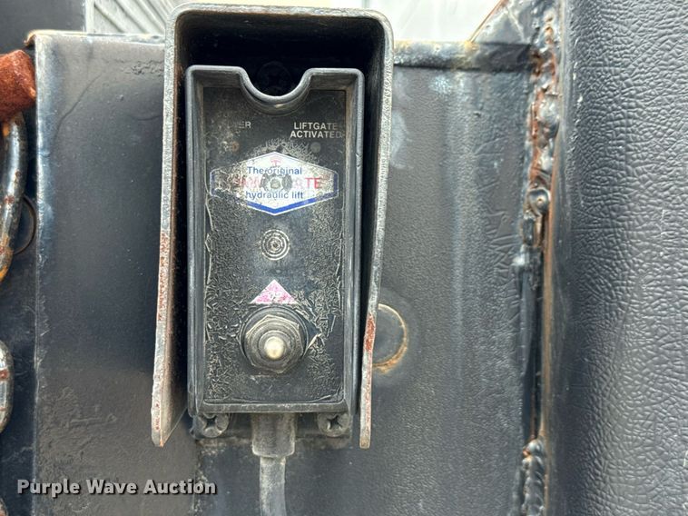 image for item EJ3827 2007 Isuzu NPR box truck