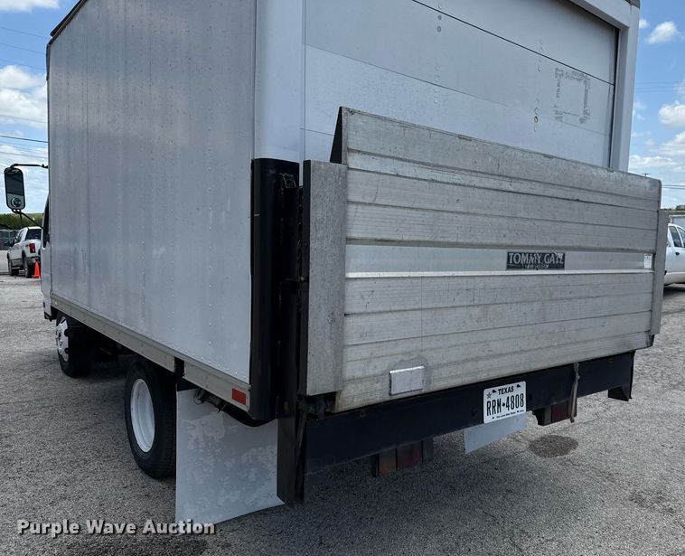 image for item EJ3827 2007 Isuzu NPR box truck