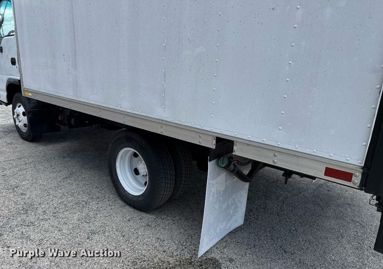 image for item EJ3827 2007 Isuzu NPR box truck