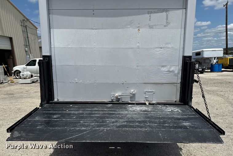 image for item EJ3827 2007 Isuzu NPR box truck