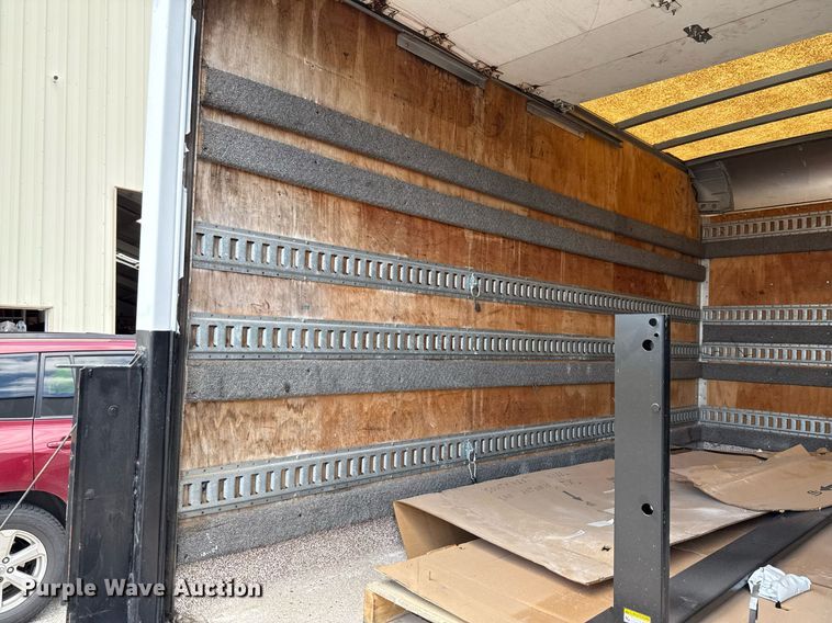 image for item EJ3827 2007 Isuzu NPR box truck