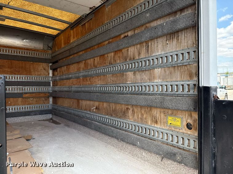 image for item EJ3827 2007 Isuzu NPR box truck