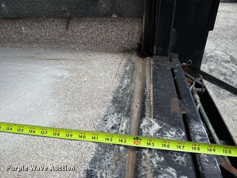 image for item EJ3827 2007 Isuzu NPR box truck