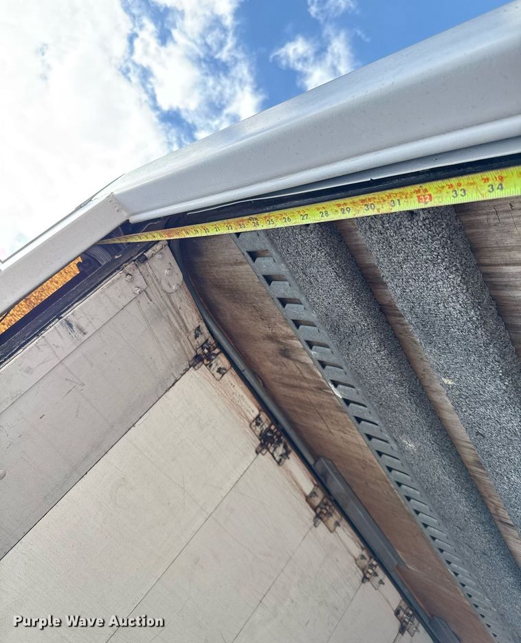 image for item EJ3827 2007 Isuzu NPR box truck