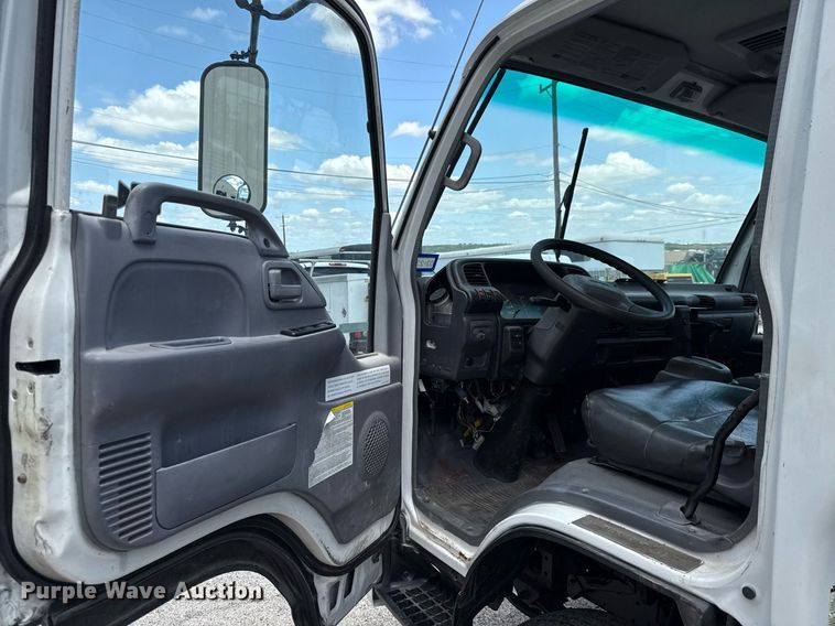 image for item EJ3827 2007 Isuzu NPR box truck