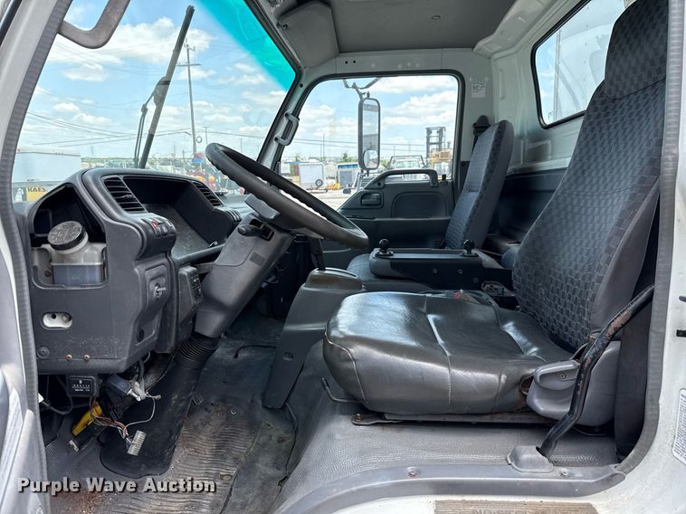 image for item EJ3827 2007 Isuzu NPR box truck