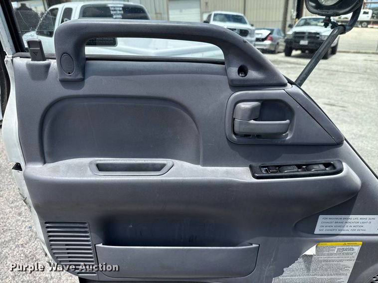 image for item EJ3827 2007 Isuzu NPR box truck