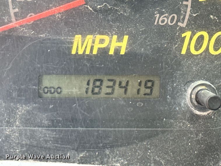 image for item EJ3827 2007 Isuzu NPR box truck