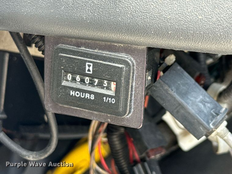 image for item EJ3827 2007 Isuzu NPR box truck