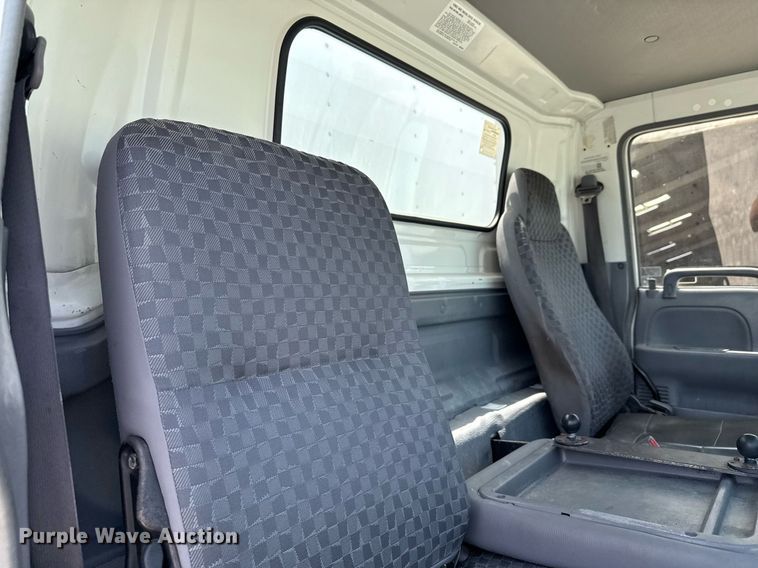 image for item EJ3827 2007 Isuzu NPR box truck