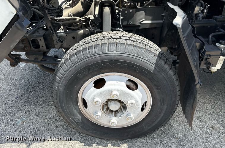 image for item EJ3827 2007 Isuzu NPR box truck