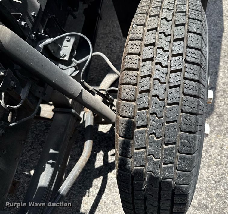 image for item EJ3827 2007 Isuzu NPR box truck