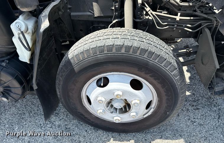 image for item EJ3827 2007 Isuzu NPR box truck