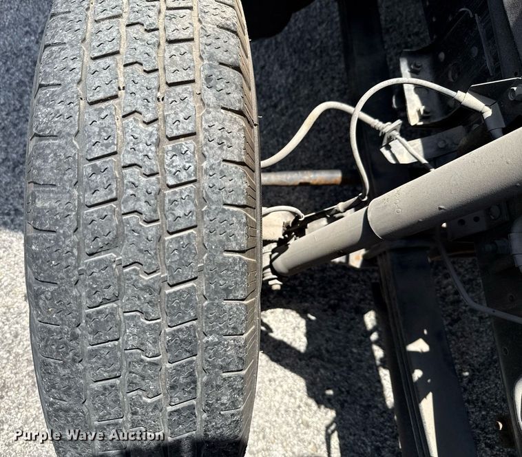 image for item EJ3827 2007 Isuzu NPR box truck