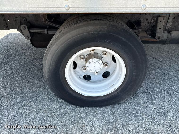 image for item EJ3827 2007 Isuzu NPR box truck