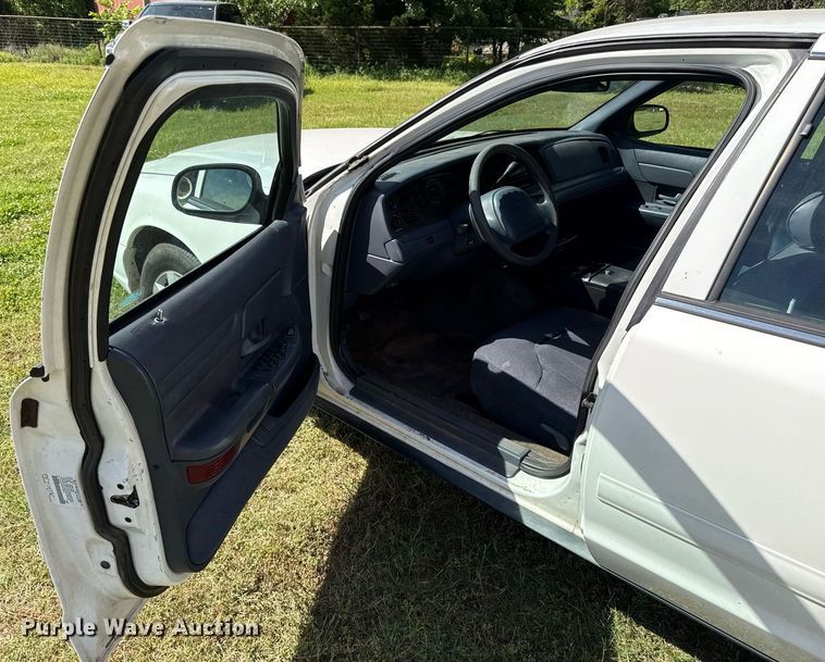 image for item EJ4489 1998 Ford Crown Victoria Police Interceptor  