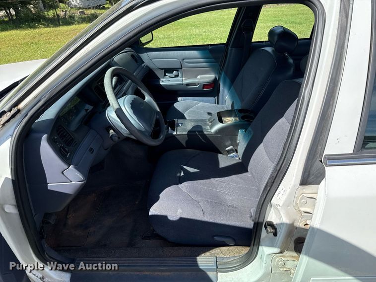 image for item EJ4489 1998 Ford Crown Victoria Police Interceptor  