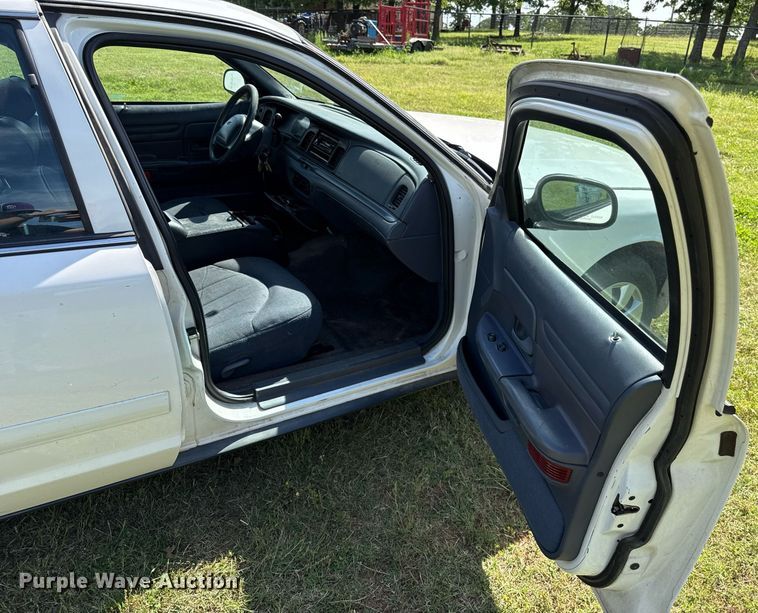 image for item EJ4489 1998 Ford Crown Victoria Police Interceptor  