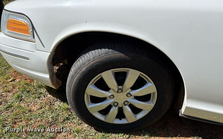 image for item EJ4489 1998 Ford Crown Victoria Police Interceptor  