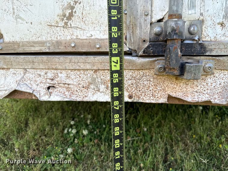 image for item EJ4490 2009 Express  Trailer enclosed cargo trailer