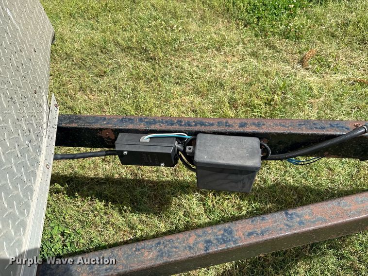 image for item EJ4490 2009 Express  Trailer enclosed cargo trailer