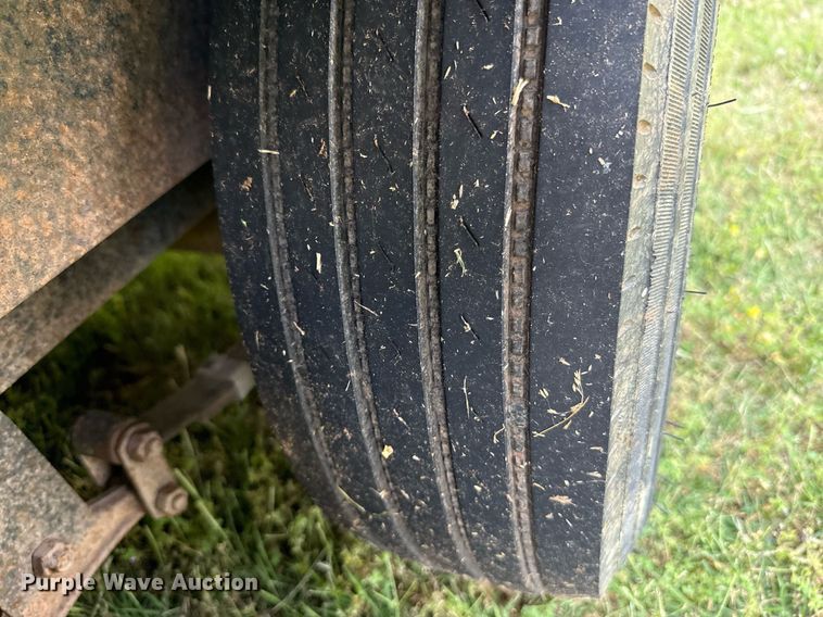 image for item EJ4490 2009 Express  Trailer enclosed cargo trailer