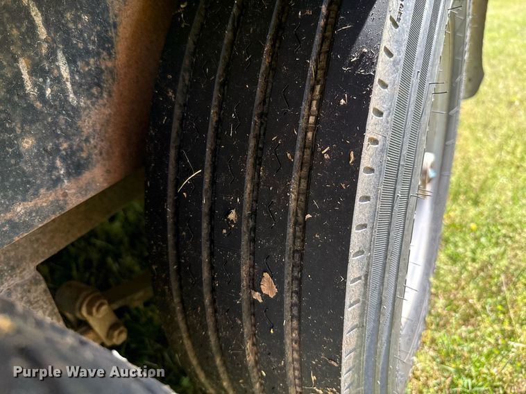 image for item EJ4490 2009 Express  Trailer enclosed cargo trailer