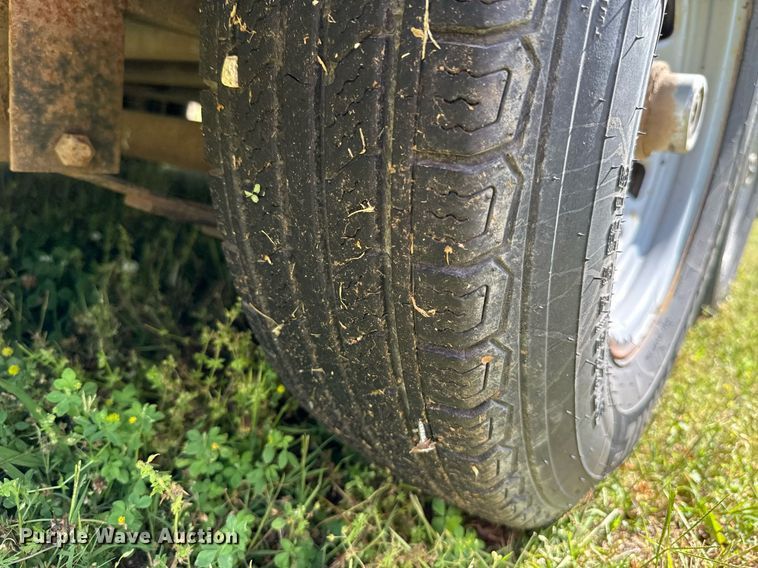 image for item EJ4490 2009 Express  Trailer enclosed cargo trailer