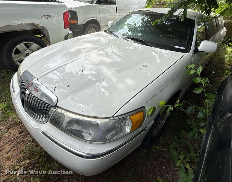 image for item EJ4495 2001 Lincoln Krystal limousine