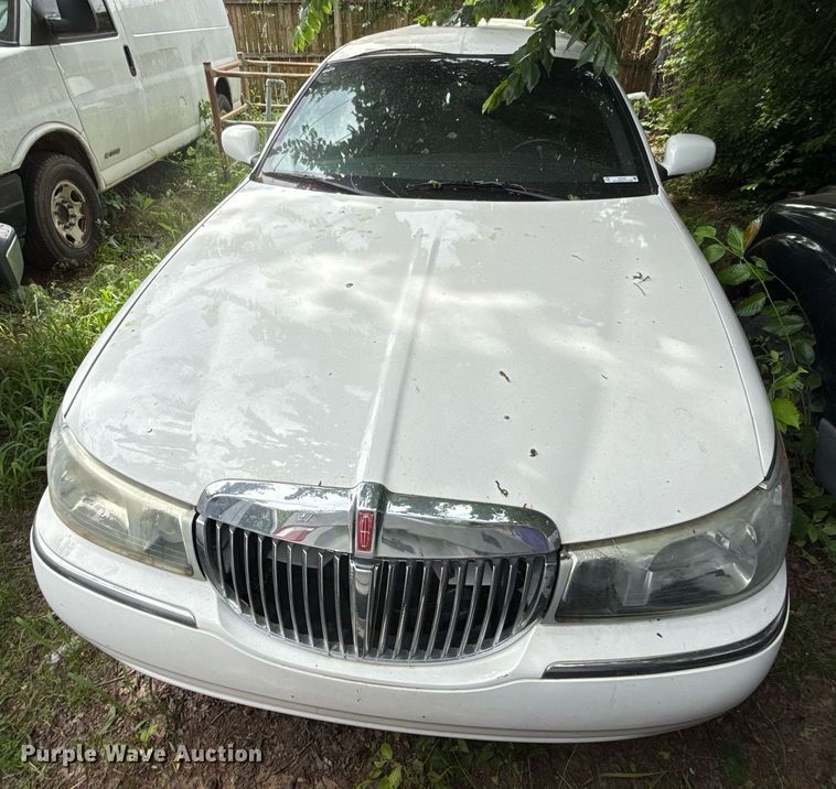 image for item EJ4495 2001 Lincoln Krystal limousine