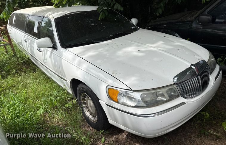 image for item EJ4495 2001 Lincoln Krystal limousine