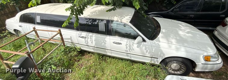 image for item EJ4495 2001 Lincoln Krystal limousine