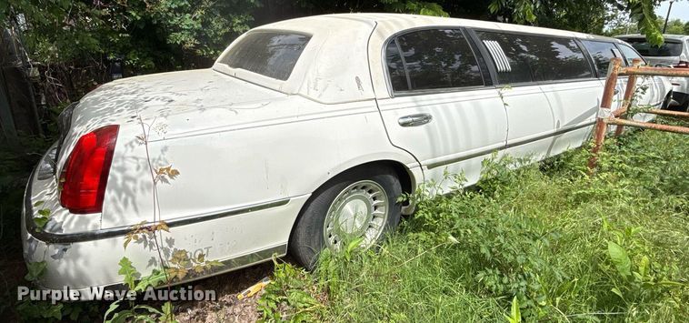 image for item EJ4495 2001 Lincoln Krystal limousine