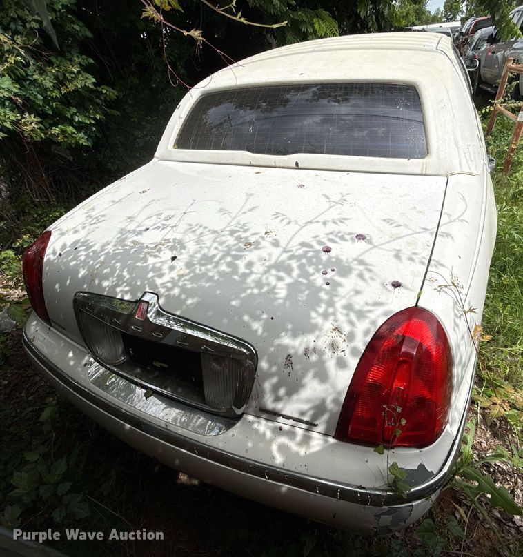 image for item EJ4495 2001 Lincoln Krystal limousine