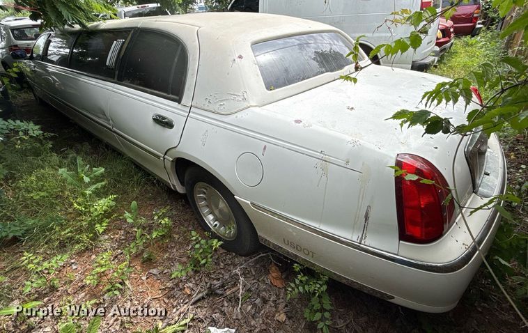 image for item EJ4495 2001 Lincoln Krystal limousine