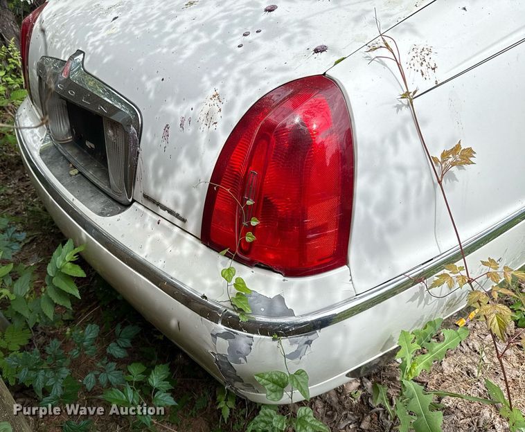 image for item EJ4495 2001 Lincoln Krystal limousine