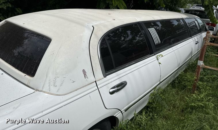 image for item EJ4495 2001 Lincoln Krystal limousine