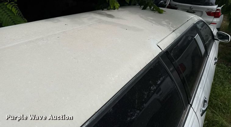 image for item EJ4495 2001 Lincoln Krystal limousine