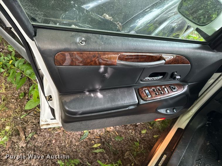 image for item EJ4495 2001 Lincoln Krystal limousine