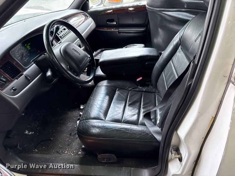 image for item EJ4495 2001 Lincoln Krystal limousine