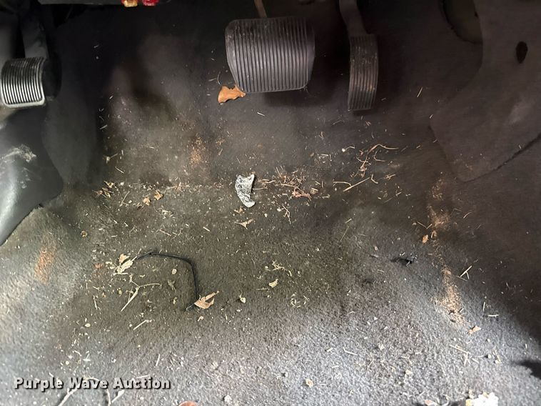 image for item EJ4495 2001 Lincoln Krystal limousine