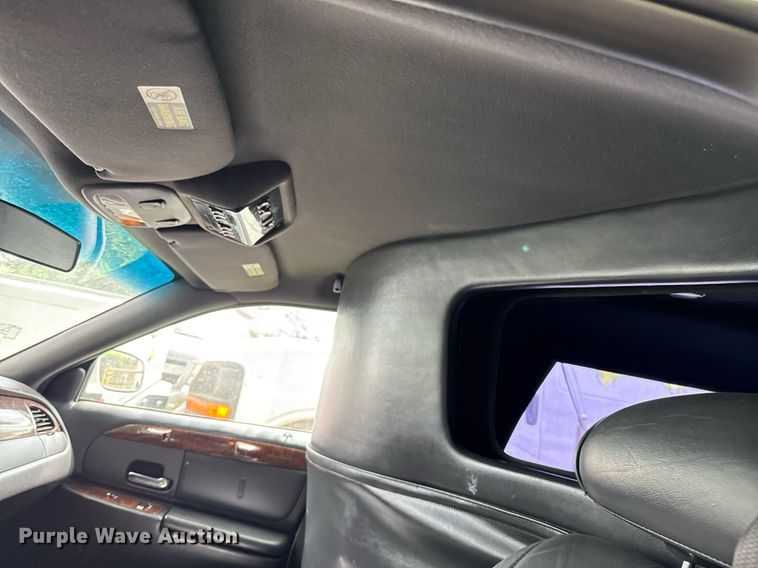 image for item EJ4495 2001 Lincoln Krystal limousine