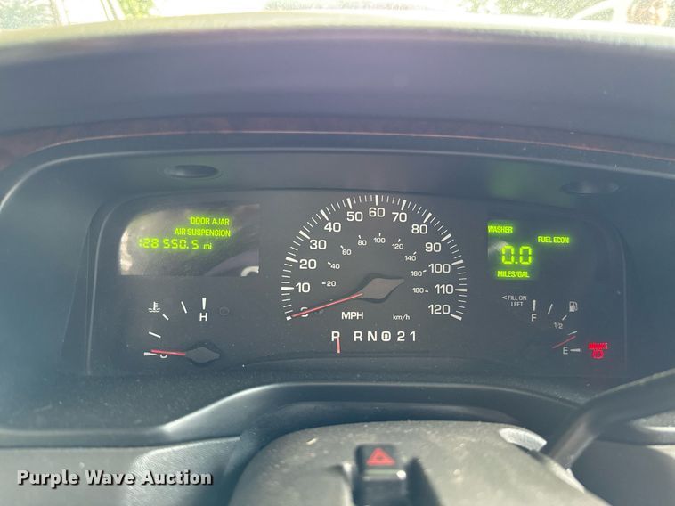 image for item EJ4495 2001 Lincoln Krystal limousine