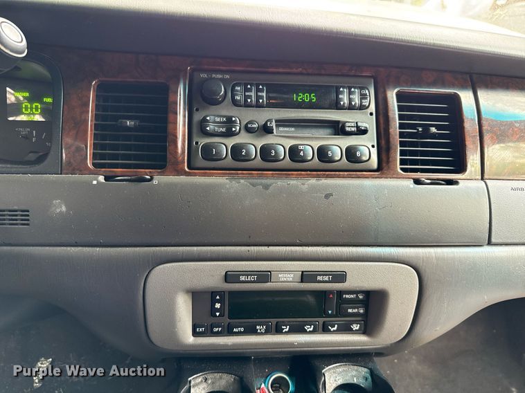 image for item EJ4495 2001 Lincoln Krystal limousine