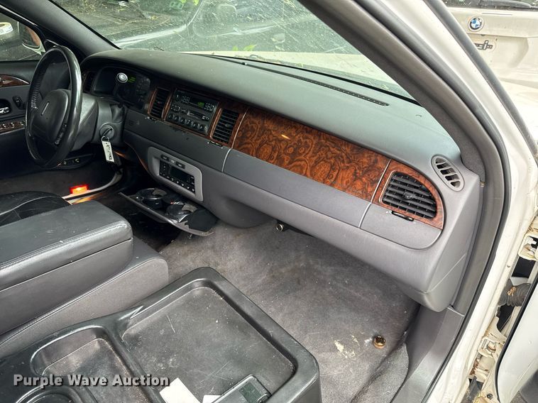 image for item EJ4495 2001 Lincoln Krystal limousine