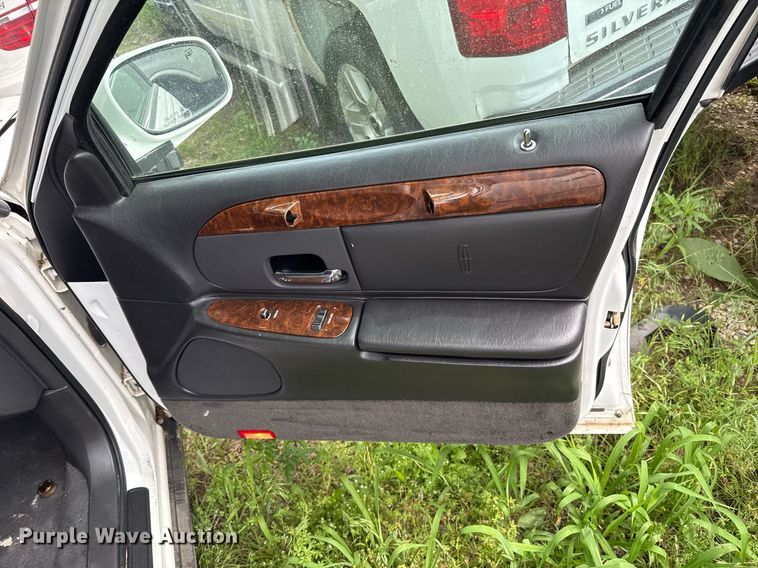 image for item EJ4495 2001 Lincoln Krystal limousine